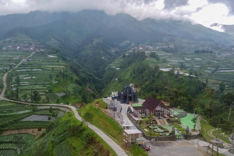 Keindahan Negeri Khayangan di Lereng Gunung Merbabu